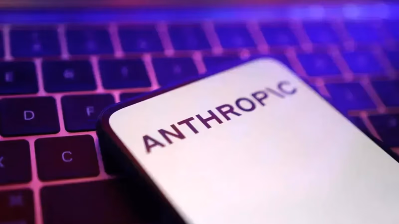 Anthropic bloqueia xAI de usar modelos Claude em disputa de IA