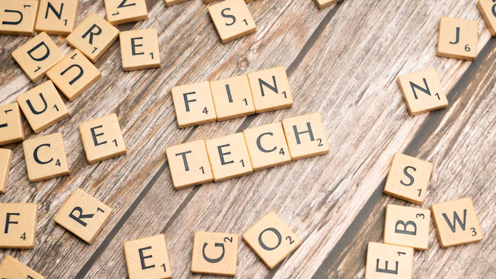 Comparativo visual entre Asaas e Cora — duas fintechs brasileiras de conta digital PJ lado a lado