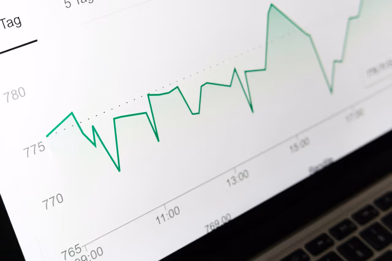 Gráfico financeiro com tendência de queda representando perdas milionárias