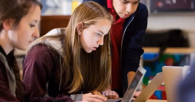 Estudo Pew revela uso e percepções de adolescentes sobre IA