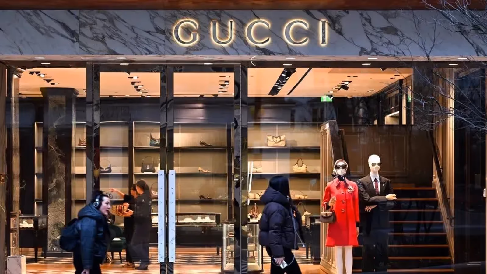 Gucci enfrenta rejeição por campanha de moda com IA