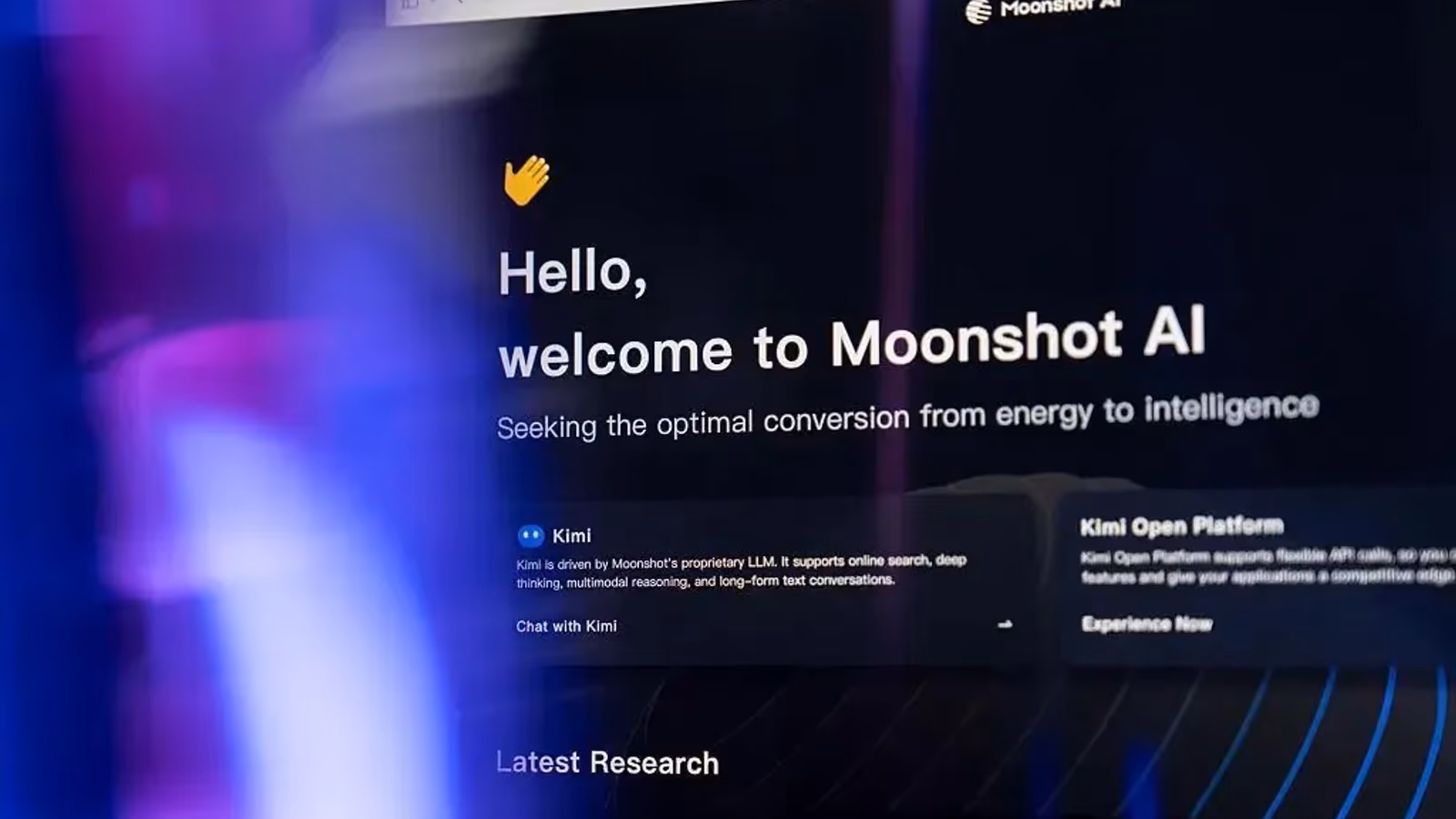 Moonshot AI lança Kimi K2.5: modelo open-source desafia líderes de IA